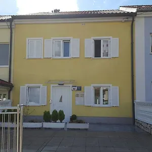 Haus Ella Apartman Novi Vinodolski